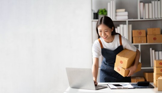 GLS Customer choosing to return a parcel on her laptop